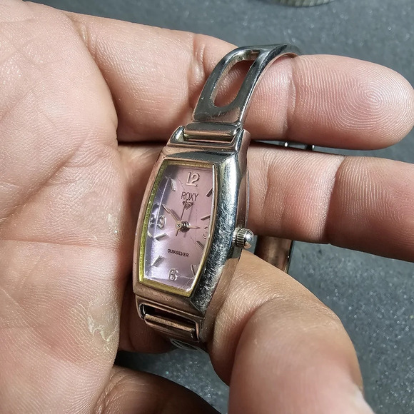 Roxy By Quicksilver Ladies Quartz Watch Silver Tone Purple Dial Working RX1900 s - Picture 4 of 9